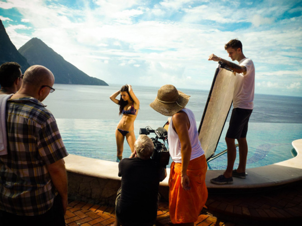 emily-ratajkowski-bts-st-lucia-sm-9.jpg